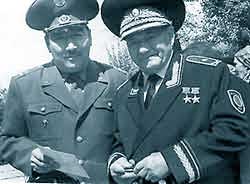 Дважды Герой Советского Союза Т. Бигельдинов посетил г. Кокшетау в мае 2000  г. Фото В. Губанова.